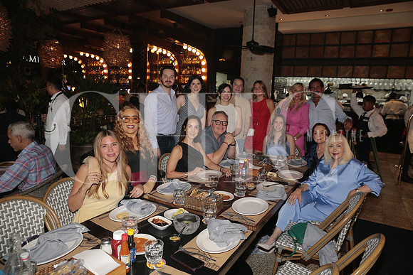 Dany Barona, Cynthia Suarez, Carlos Suarez, Natalia Gonzalez, Laura Santos, Carlos Suarez, Valeria Suarez, Charly Honan, Mariela Barona, Isabella Barona, Lizeth Suarez, Carlos Barona, Laura Gonzalez y