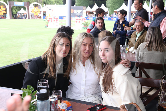 Daniela Marcos, Denis Siiler de Parga y Nicole Parga 0