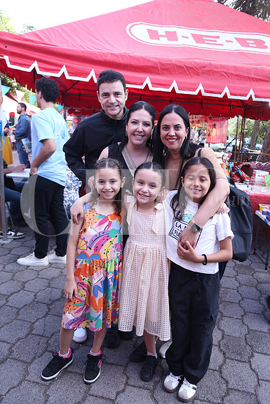 Miguel Rodríguez, Marcela Guerra, Tere Villarreal, Alejandra Rodríguez, Marcela Rodríguez y Ximena Valdéz 1