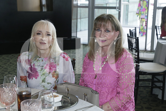 Ana María González de Zambrano y Graciela García