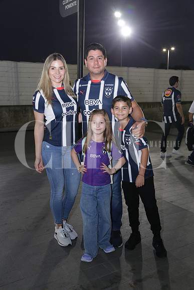 Liliana Oyervides, Carlos Pérez, Eva Pérez y Carlos Pérez