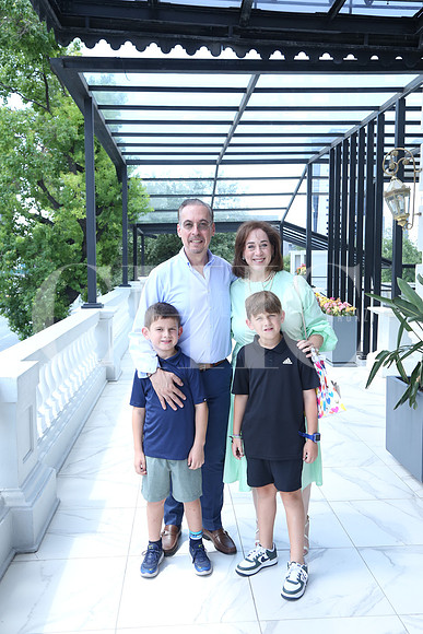 Daniel Villarrea, Paulina Garza de Villarreal, Emilio Gil y José Pablo Gil 0