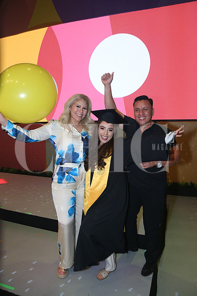 Deyanira Alanis, Kimberly Flores y David Flores