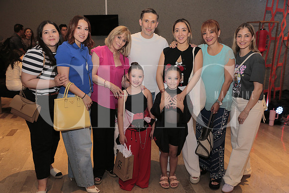Mayte Carrillo, Karina Sada, Victoria Perez, Jean Paul Lemoine, Olivia Lemoine, Alma Sada, Regina Lemoine, Alma Rangel y Paula Lopez 2