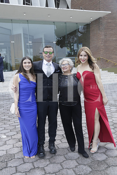 Aida Villanueva, Adam Withington, Verónica Withington y Jessica Withington (2)