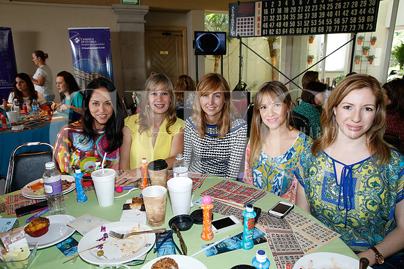 Laura Villarreal, Cristina de Navarro,  María Elena de Sánchez, Paola de Gracida y Ermilia Espinoza
