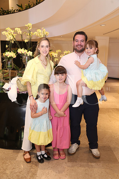 Cecy Guzmán,David Benavides, Eugenia Benavides, Cecy Benavides y Fernanda Benavides 1