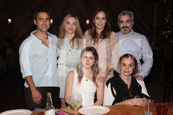 Carlos Gonzalez, Beatriz Gonzalez, Laura Gonzalez, Daniela Diaz, Laura Villarreal y David Gonzalez 3