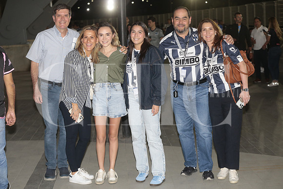 Ricardo Guerra, Rosalinda Saldaña, Armida Fernandez, Veronica Lobo, Humberto Lobo y Priscila Lobo 9