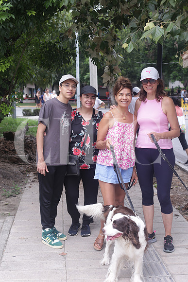 Samuel Santana, Mónica González, Claudia González y Leonor González 0