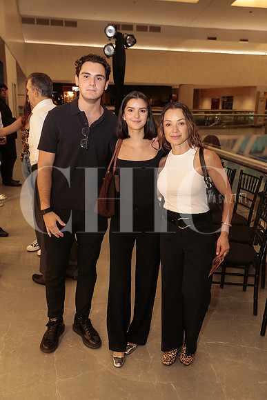Carlos Lozano, Roberta Morales y Karla Sola 3
