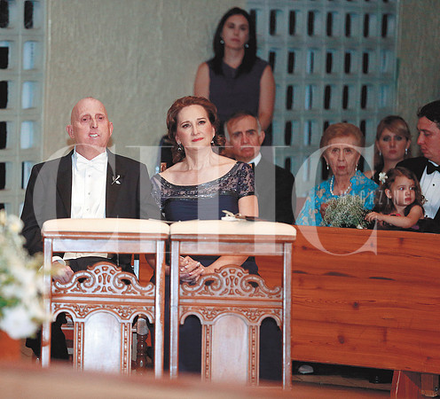 Gustavo Romo Garza y María Teresa Serrano de Romo