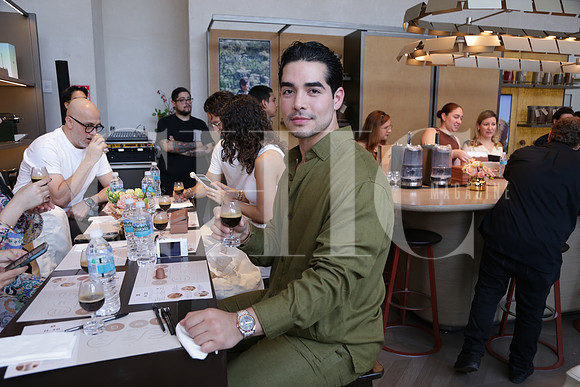 Carlos Casáres0