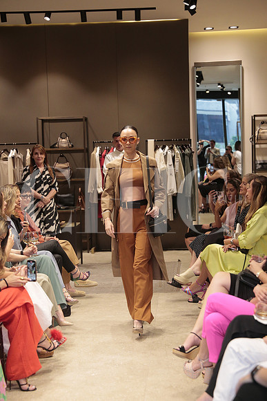 Modelos de Rafa Zuñiga vistiendo Max Mara 51