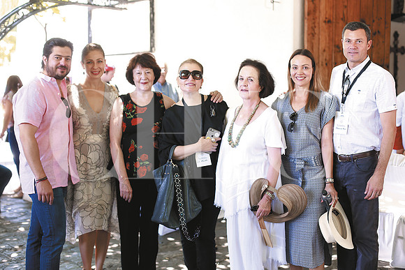 Eduardo Martínez, Lizet Flores, Bárbara Milmo, Liz Garza de Milmo, Patricia Milmo, Catalina Macías de Milmo y Brandon Milmo