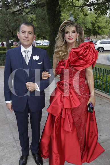 (papás del novio) Alejandro Serna y Rosy Garza de Serna (2)