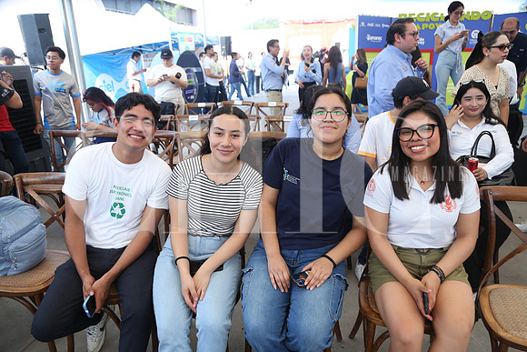 Juan José Ordaz, Dafne Pérez, Anahi Goytia y Yari Venacio 0
