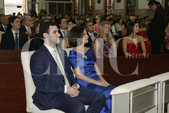 (hermano y mamá del novio)
