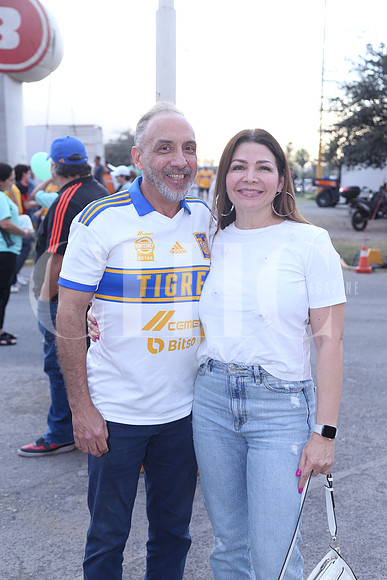 Gusatvo González y Diana de González 0