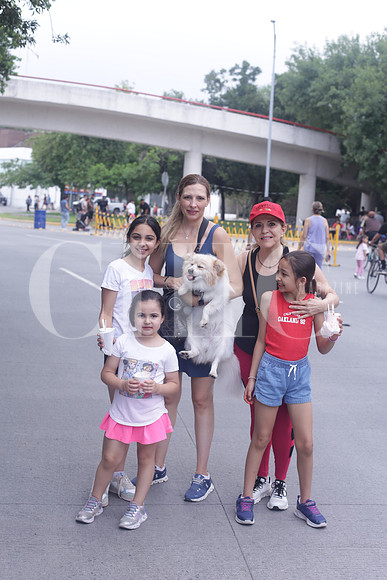 Vivian Cover, Michel Cover, Brenda de Cover, Natalia Delgado y Nicole Cover 0