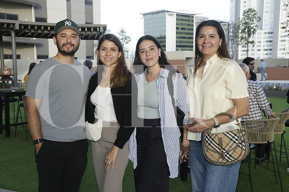 Alejandro Aragón, Melissa Álvarez, Mariana Álvarez y Alicia Castañeda