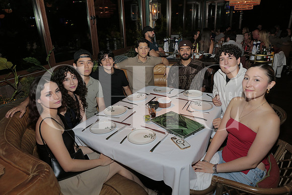 Jade Jasso, Caro Cuellar, Carlos Gloria, Andres Esmerado, Santiago Chavez, Diego Gonzalez, Gael Garza y Linda Garza 1