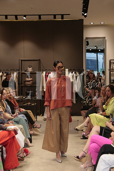 Modelos de Rafa Zuñiga vistiendo Max Mara 62
