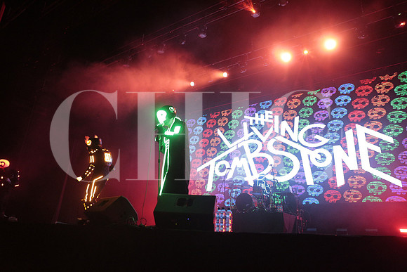 Living tombstone 16