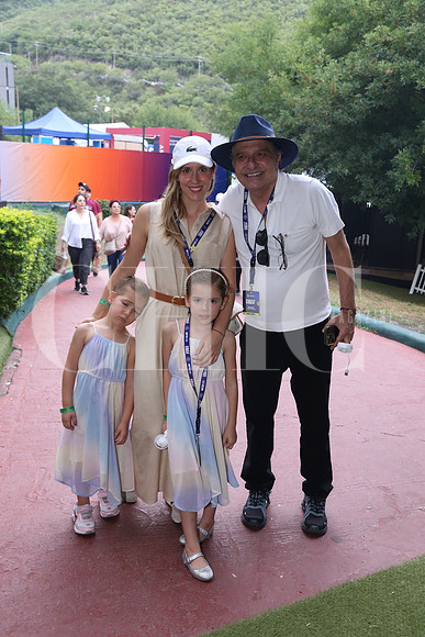 Pris Villarreal, Sergio Villarreal, Chiara Murrillo y Sofia Murillo 1