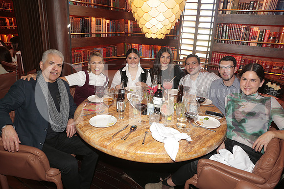 Gerardo Zamora, Yolanda Iribarren, Camila Zamora, Miranda Zamora, Luis Mora, Jimena Zamora y Andres Thompson 3