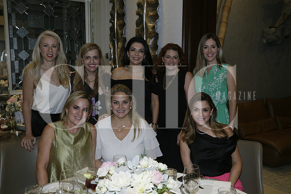 Liz Charur y Amigas