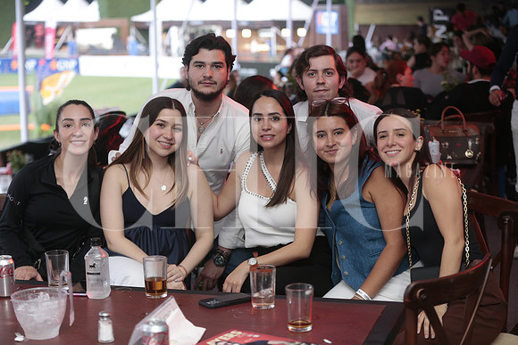 Valeria Martinez, Regina Alexander, Greta Martinez, Dana Cantu, Brenda Martinez, Gabriel Martinez y Guillrmo Bazan 1