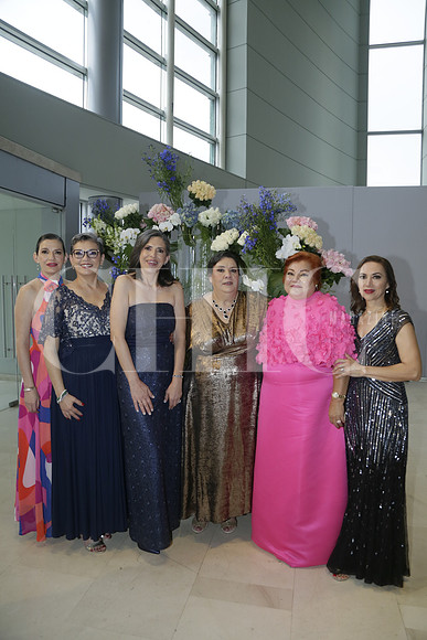 Gabriela Zambrano, Marcela Zambrano, Alejandra Zambrano, Irma Zambrano, Lucy Villarreal y Nancy Murillo de Zambrano (2)