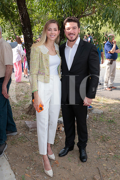 Samuel Garcia y Mariana Rodriguez 40