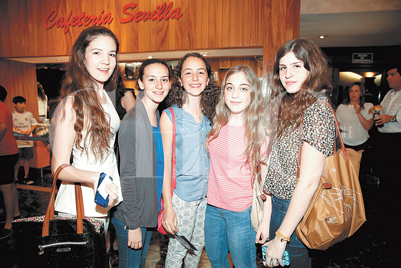 Gretta Warnholtz, Sofía Pons, Alesandra Turner, Maríam Akand y Bárbara Familiar