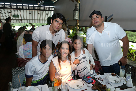 Julio Hernández, Julio Hernández, Javier Hernández, Iradia Rodríguez y Emilia Hernández 1