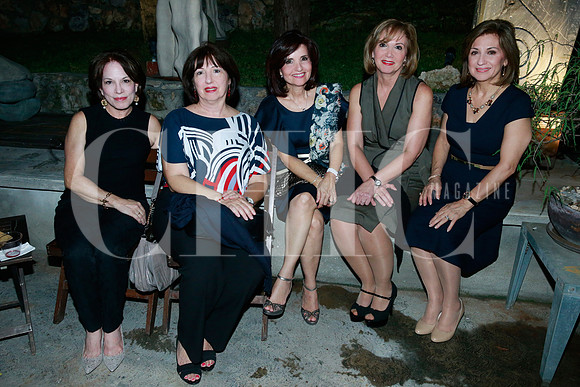 Clarisa Roel, Norma Charles, Martha Garza de Fausch, Marilinda Marcos de Fernández y Sylvia Villarreal de de la Garza