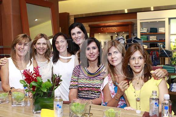 Eugenia Canales, Miriam Guerra, Thelma Canavati, Cristina Sada de Zorrilla, Gabriela Jaime, María Julia Zubieta y Caty Ayala