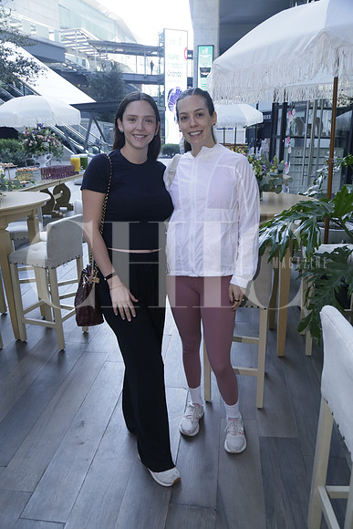 Daniela Segovia y Karla Flores (2)