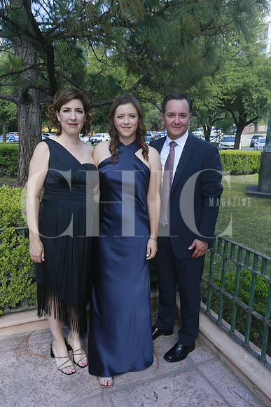 Blanca Villarreal de Goinzález, Isabel González y Eladio González