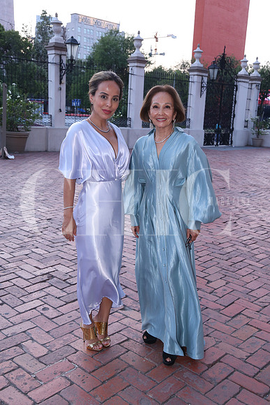 Astrid Hernández y Melva de Hernández 0