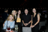 Camelia Camacho Pirscila Valades, Yusara González, Padre Patrick y Yolis Cárdenas