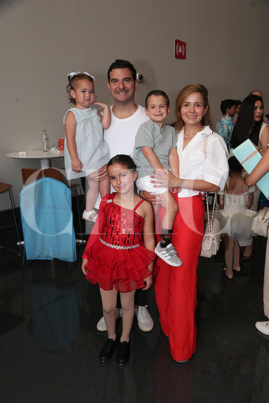 Adrian Marcos, Cristy Charur, Emilia Marcos, Adrián Marcos y Cristy Marcos 0