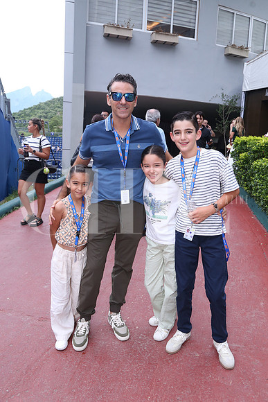 Gonzalo Martínez, Greta Martínez, Loreta Martínez y Gonzalo Martínez 0