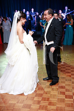 Lore Canales bailando con su padre
