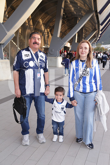 Enrique Ocañas, Mauricio Guerra y Claudia Ocañas 1