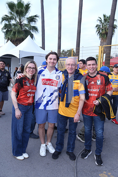 Dalila Martínez, Luis Angel Martínez, Patricio Martínez y Daniel Martínez 0