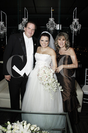 Carlos, Claudia y Rosa Martha García Elizondo (mamá de la novia)