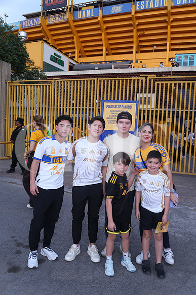 Leonardo Treviño, Ragib Villarreal, Roberto González, Chantal González, Fernand Gómez y Mikel Villarreal 0