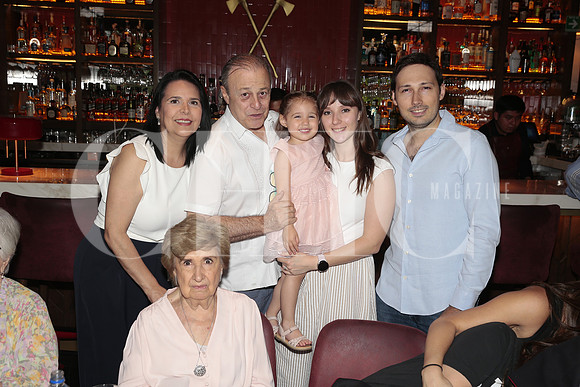 Alicia Leyva, Gina Ancer, Arturo Rodriguez, Sofia Rodriguez, Maria Bonilla y Arturo Rodriguez 2